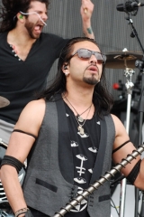 Pop Evil at Rock on the Range 2013 (credit Adam Bielawski)